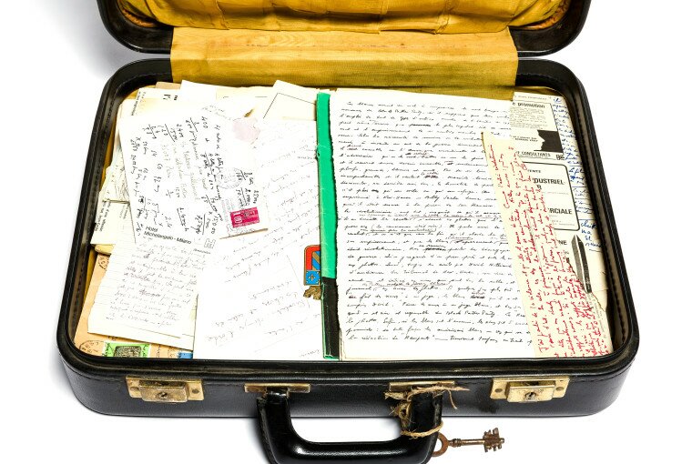 1.IMEC_valise_ouverte_Jean_Genet