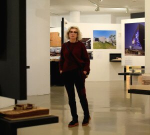 La arquitecta Carme Pinós, protagonista de una muestra sobre su trayectoria en el Museo ICO de Madrid, conversa con LEER sobre la importancia de sus lecturas en la manera que tiene de entender el oficio.