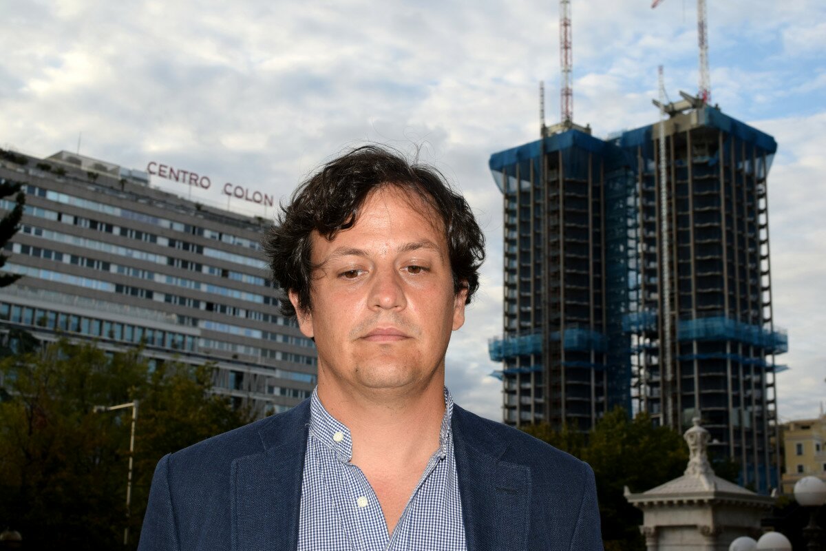 ‘Abisal’ (Jekyll & Jill) aparece, voluminoso e imponente, bajo la apariencia de un personalísimo tratado de estética, pero esconde una propuesta literaria única e insólita en el panorama actual. Conversamos con su autor, Álvaro Cortina Urdampilleta, sobre este clásico instantáneo.