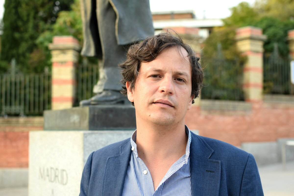 ‘Abisal’ (Jekyll & Jill) aparece, voluminoso e imponente, bajo la apariencia de un personalísimo tratado de estética, pero esconde una propuesta literaria única e insólita en el panorama actual. Conversamos con su autor, Álvaro Cortina Urdampilleta, sobre este clásico instantáneo.